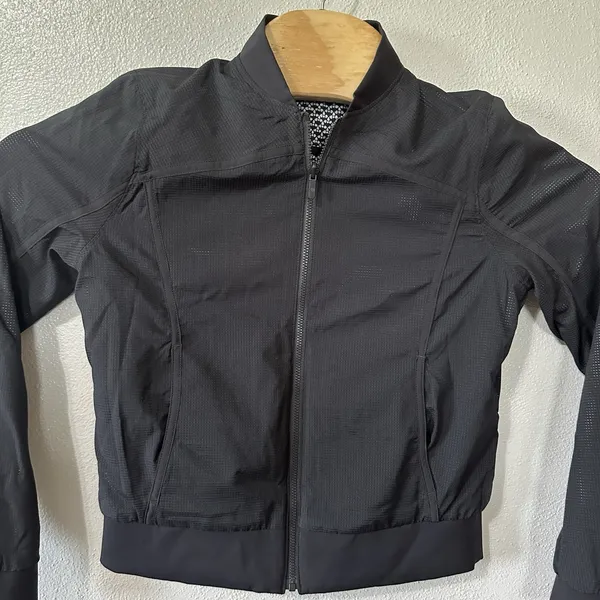 Lululemon Reversible Bomb Around Jacket in Monochromic Black‎ Women's Size 4 - Image 7