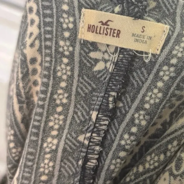 Hollister Black And Gray‎ Floral Dress Size Small - Image 7