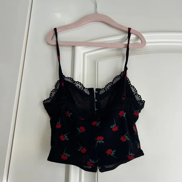 Princess Polly black rose crop top - Image 4