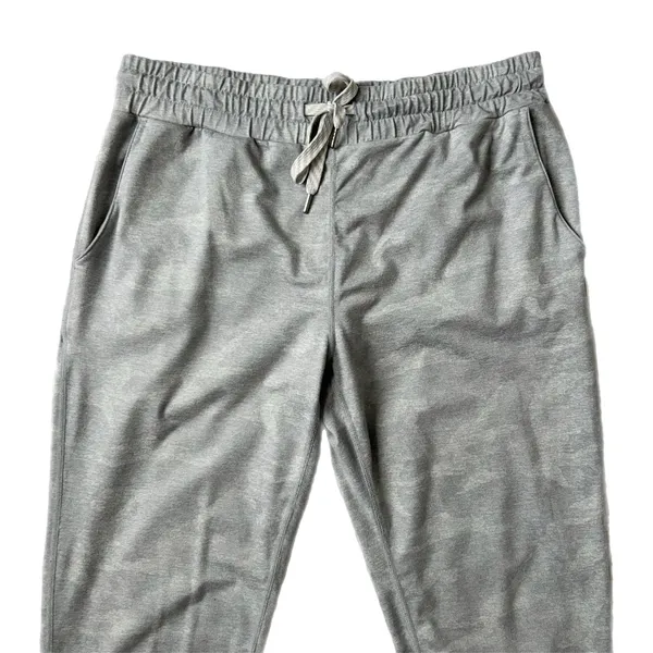 Vuori Women's Performance Jogger DreamKnit Gray Camo Size Small - Image 3