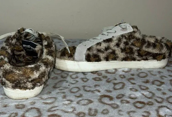 Sneakers - Image 2