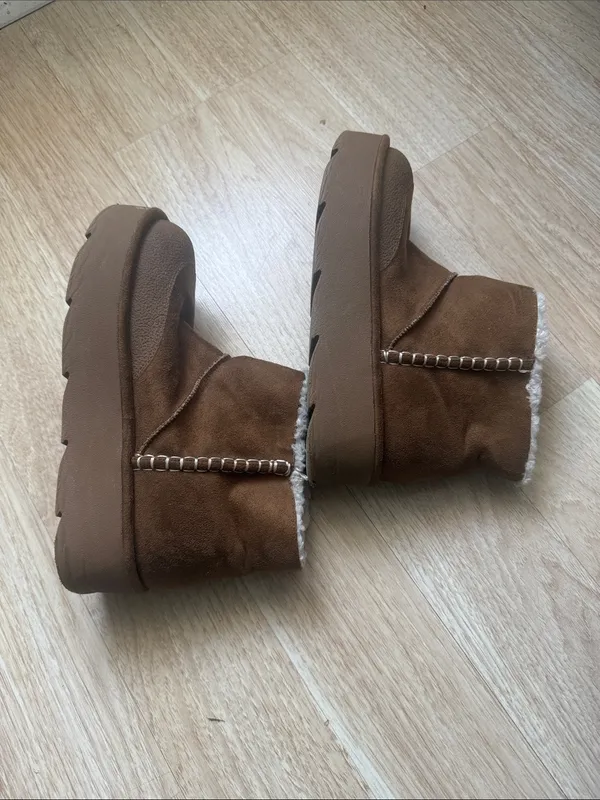 Zara Woman's Brown Suede Boots with Fleece Lining Size EU 37/6.5 - Image 2