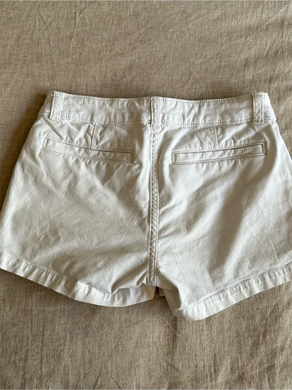 White Hollister Low-Rise Shorts 3” - Image 4