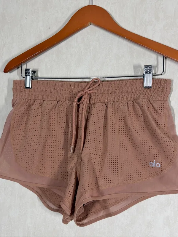 ALO Yoga Women’s Frame Runner Shorts Pull On 2” in Henna S - Image 3