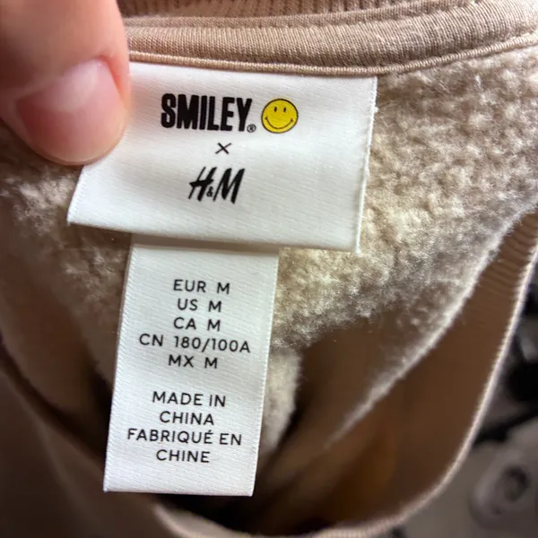 Smiley World x H&M Tan Beige Graphic Sweatshirt Stay Smiley Crewneck Medium - Image 4