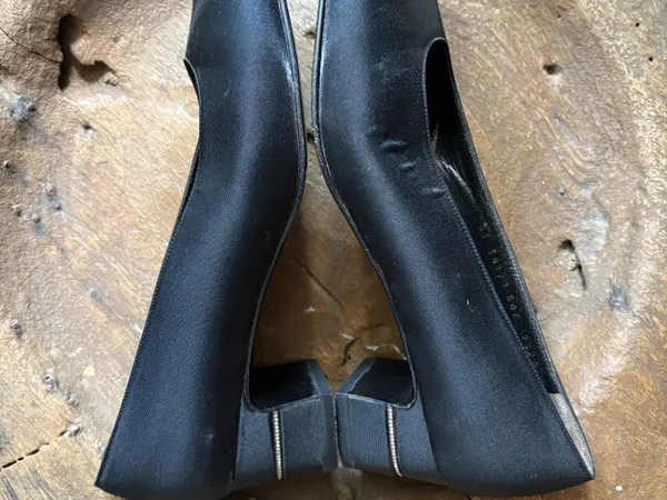 Vtg Salvatore Ferragamo Cranny black nero satin rhinestone block heels size 9.5 - Image 7