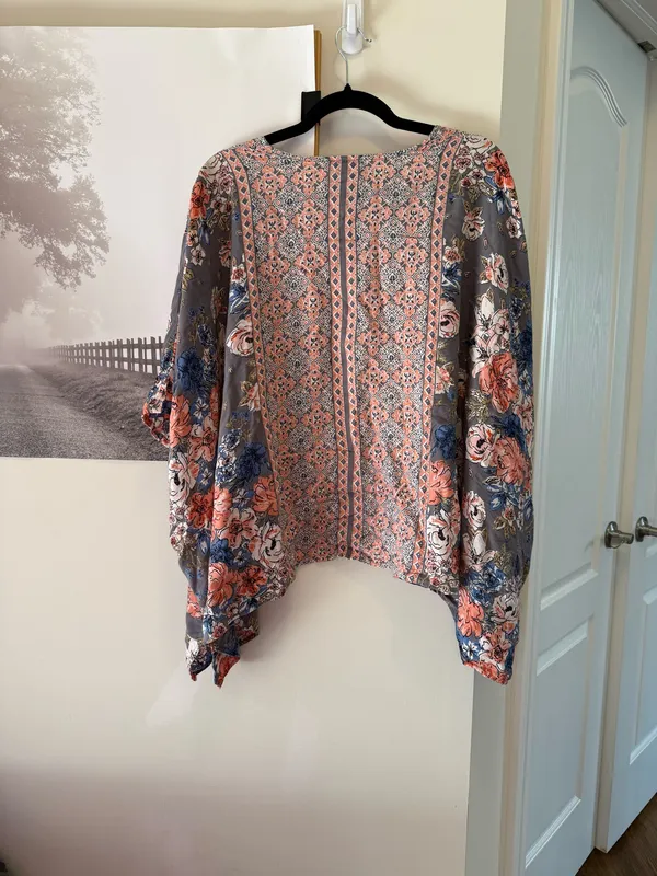 Angie Floral Kimono in gray and pink size large - Image 2