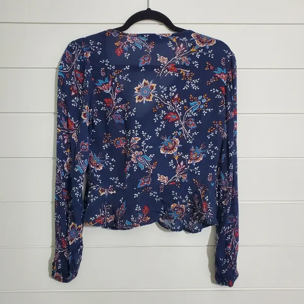 Abercrombie and Fitch Blue Floral Blouse size XS‎ button up with bow in front - Image 2