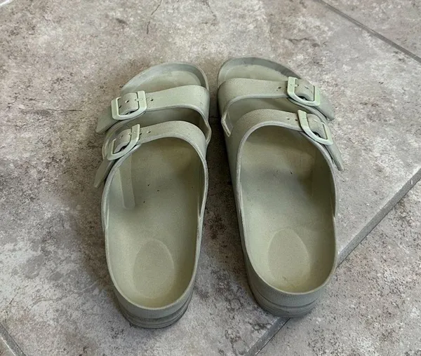 Green Double Buckle Plastic Sandals Size 9 - Image 4