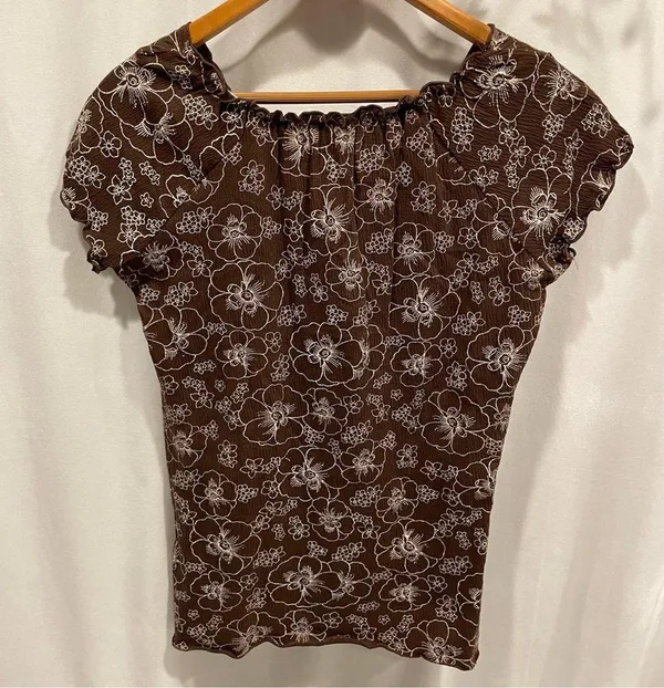 Carolyn Taylor Y2K chocolate brown scalloped trim crinkle lightweight cottagecore top v-neck - Image 5