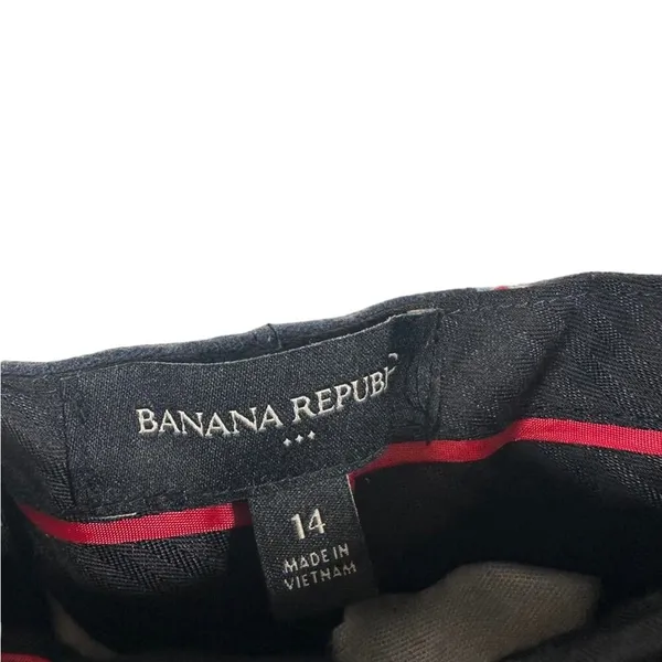 Banana Republic Navy Flower 5in‎ inseam shorts NWT size 14 - Image 2