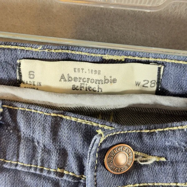 444‎ | Abercrombie & Fitch Embroidered Distressed Denim Shorts Womens 6 W28 - Image 5