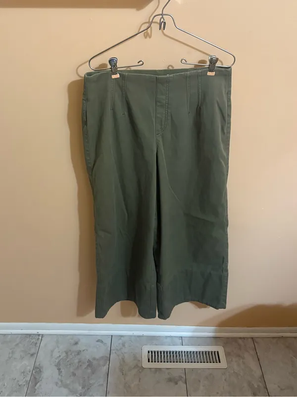 Spanx Stretch Twill Cropped Wide Leg Pants in Tuscan Olive - Image 4