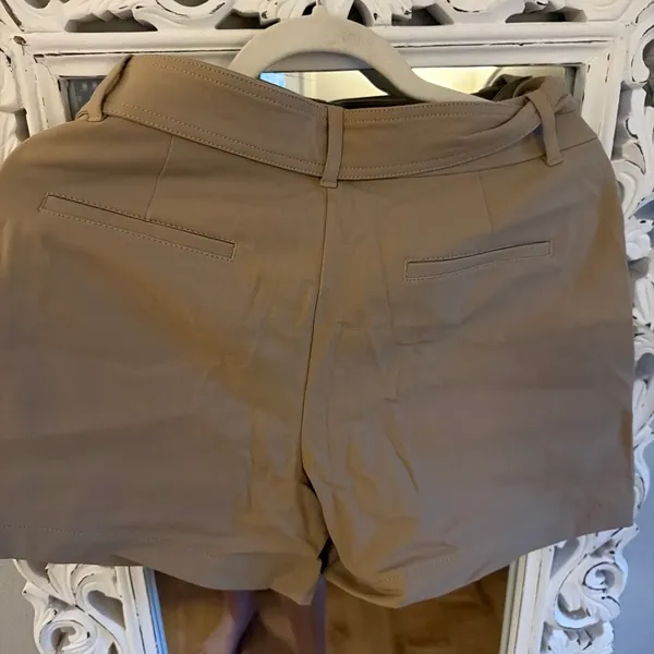 Loft Shorts Women’s Beige Size 6 - Image 2