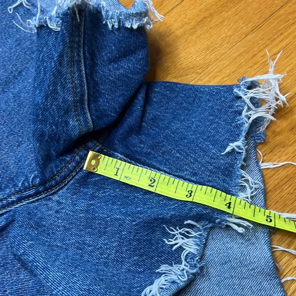 Abercrombie and Fitch 4” High Rise Mom Shorts - Image 8