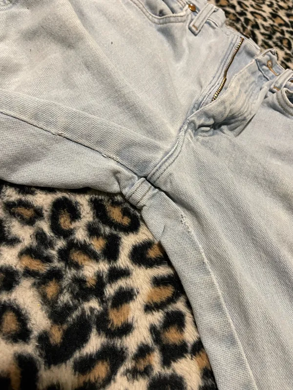 Light Wash Wrangler Jeans - Image 9