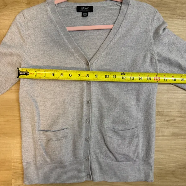 Lord & Taylor Cardigan Gray L Womens Extra Fine Merino Wool Knit V-Neck‎ - Image 5