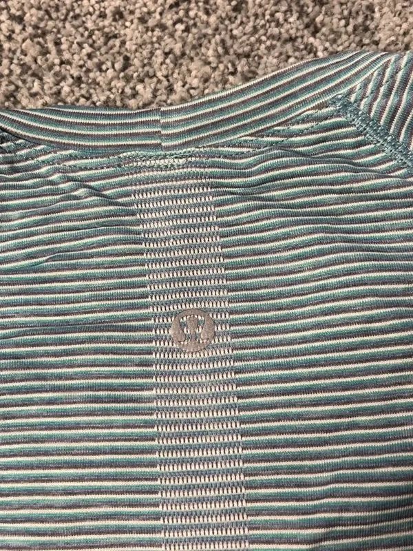 Striped Lululemon short sleeve Swiftly - Image 4