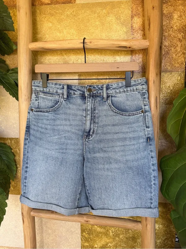 NEW Wrangler Women’s High Rise Rolled Hem Light Blue Denim Jorts/Shorts, Size 6 - Image 4