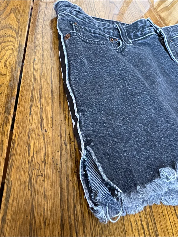 Abercrombie and Fitch High-Rise Black Denim Frayed Hem Women's Shorts - Image 10