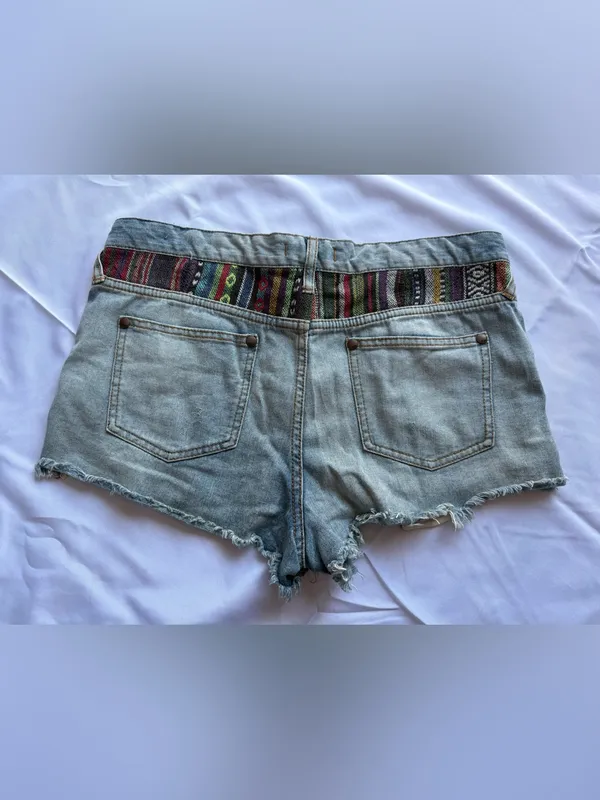 Free People Aztec Embroidered Cut Off Distressed Denim Shorts Size 31 - Image 5