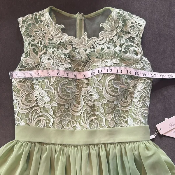 Women’s Green Full Length Sleeveless Chiffon Formal Dress Lace Bodice Size 6 NEW - Image 9
