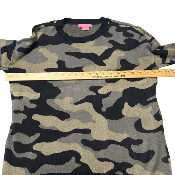 Isaac Mizrahi Green and Black Camo Pullover Knit Crewneck Sweater - Image 7