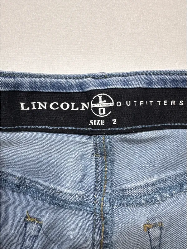 Lincoln Outfitters Classic Light Blue Denim Jeans Size 2 - Straight Leg Comfort! - Image 6