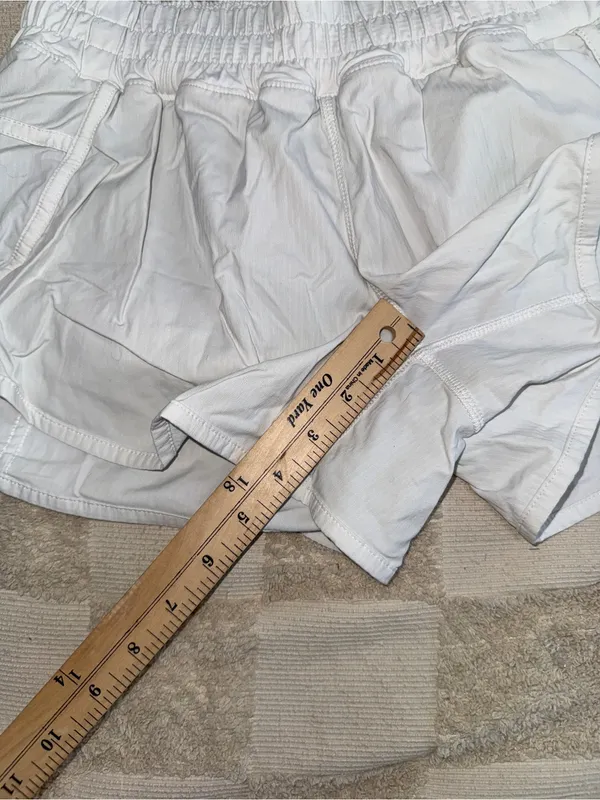 Lululemon Tracker Short IV *2-way Stretch 4" White‎ size 8 - Image 6