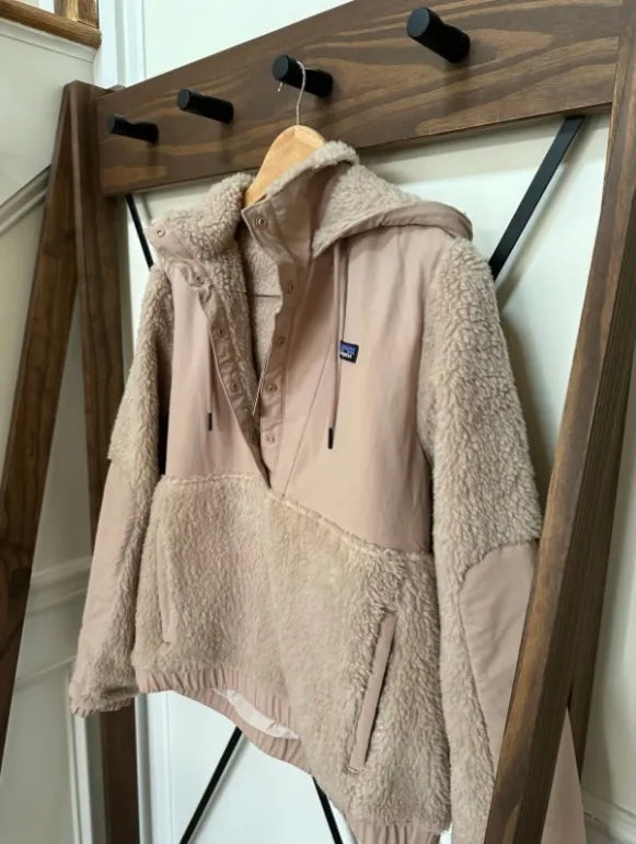 size Medium Women’s Patagonia Shelled Retro-X Pullover - Image 3