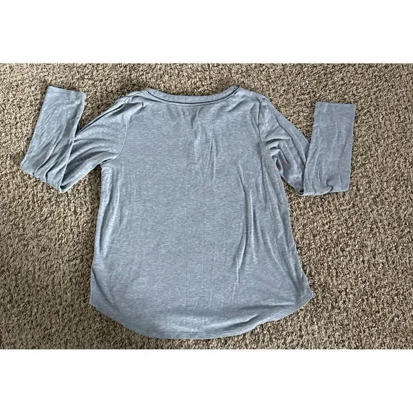 Anne‎ Klein Women's Light Blue Long Sleeve V-Neck Tee Size Small - Image 8