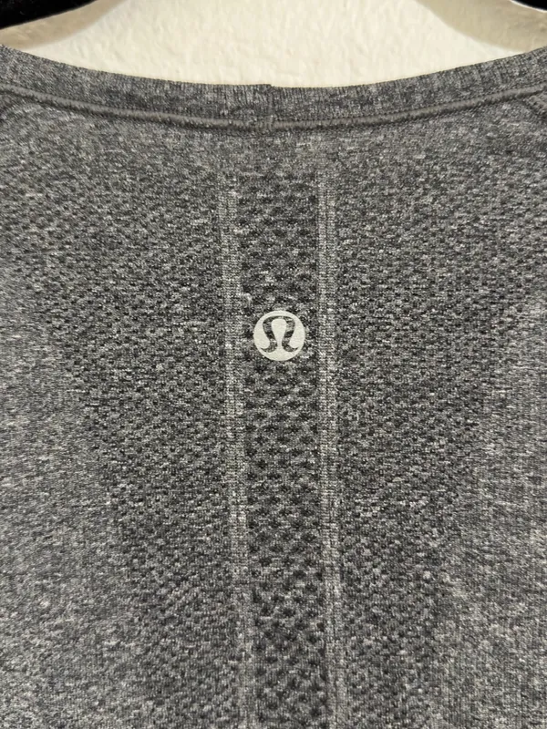Lululemon Swiftly Tech Short Sleeve Top Size 6 - Image 3