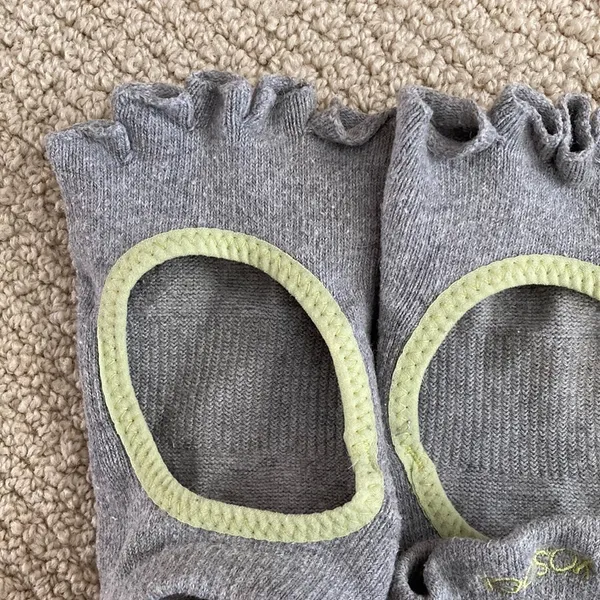 Toesox Half Toe Bellarina Grip Socks Size Medium Grey Barre Pilates Yoga EUC - Image 8