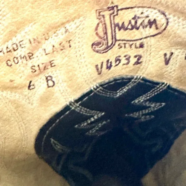 Vintage Justin Cowgirl Black Leather Boots Size 6 B mismatch - Image 8