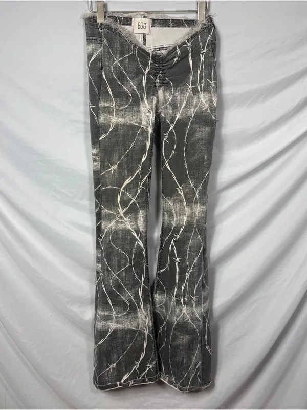 Urban Outfitters Women’s Gray Marble-Print Low-Rise Jeans - Image 5