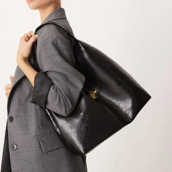 ASOS - NWT faux leather black tote bag with gold lock detail - Image 4