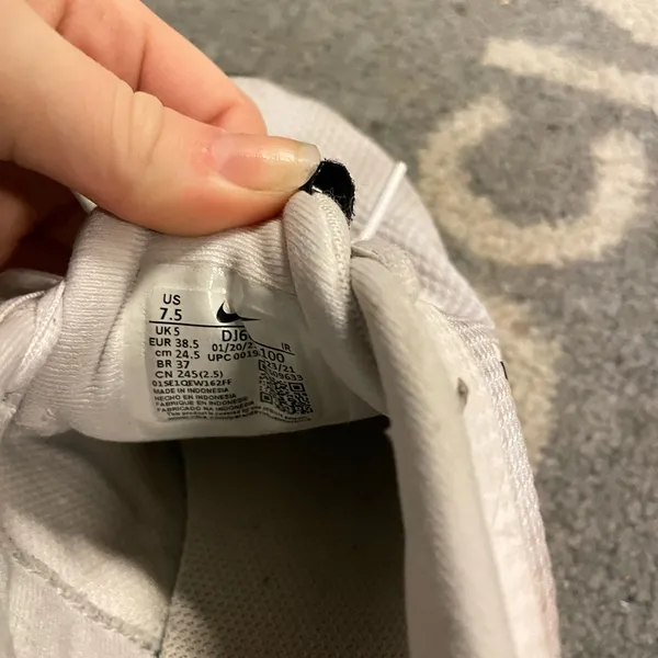 White Nike women’s shoe - Image 4