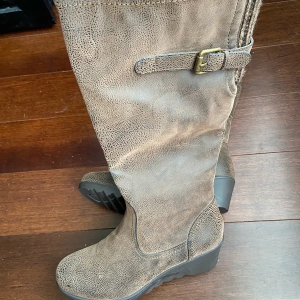 Hokus Pocus boots in excellent condition preowned size 10 - Image 3