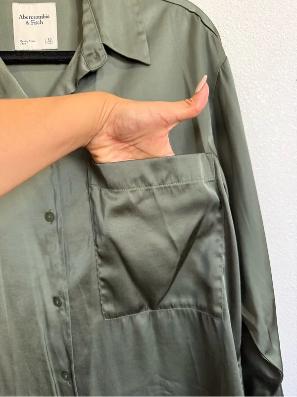 Abercrombie & Fitch XS Olive Satin Oversized Button-Up Shirt - Image 4