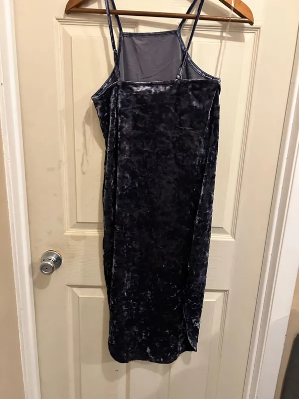 Fourteenth Place Sleeveless Velvet Mini Dress in smoky blue gray- size medium - Image 10