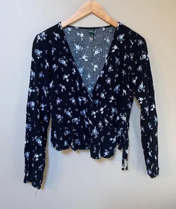 Wild fable black white floral wrap crop top - Image 3