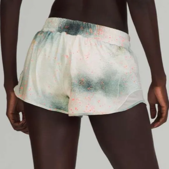 Lululemon Hotty Hot Low-Rise Short 2.5" Reflective Camo Silver Blue Orange Grey - Image 3