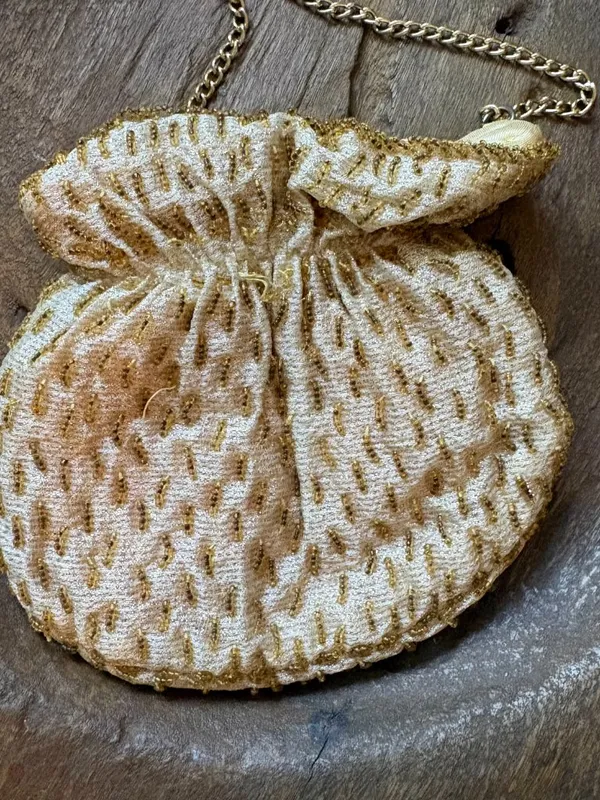 Vintage La Regale small gold handmade beaded evening bag chain strap retro - Image 6