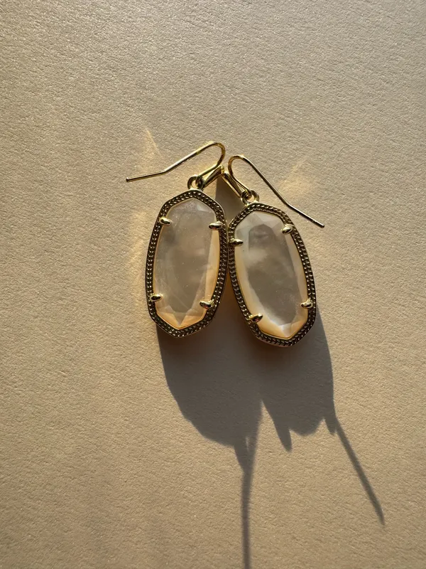 Kendra Scott Drop Earrings Mother of Pearl - Image 4