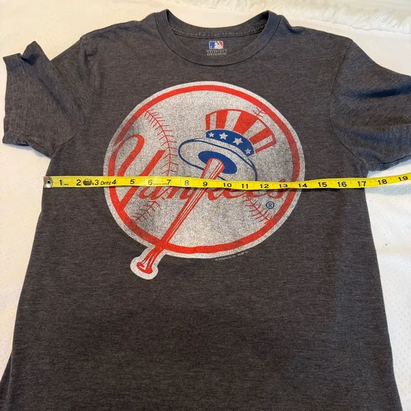 Genuine Merchandise New York Yankees Baseball Gray T Shirt Distressed Women’s Size Small - Image 6