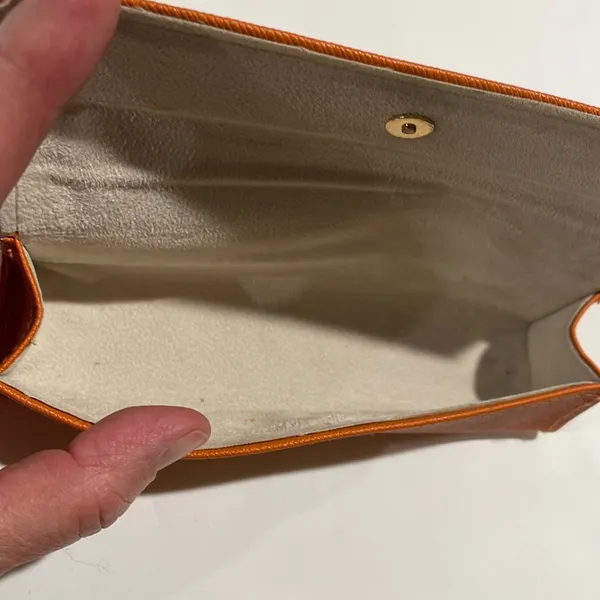Tory Burch triangle eye glasses case magnetic closure - Image 4