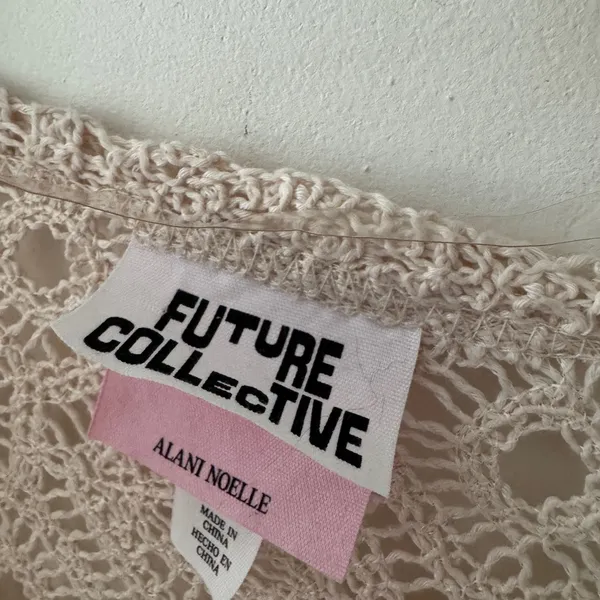 Future‎ Collective Alani Noelle Short Sleeve Tie Front Crochet Lace Stunning - Image 7