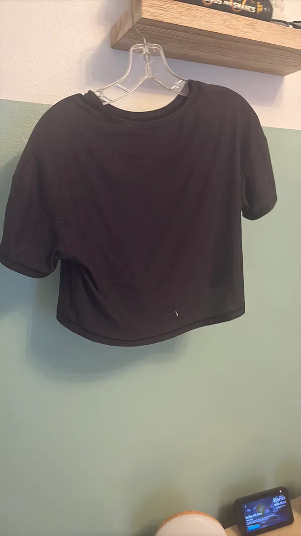 Black Cropped Old Navy Tee - Image 3