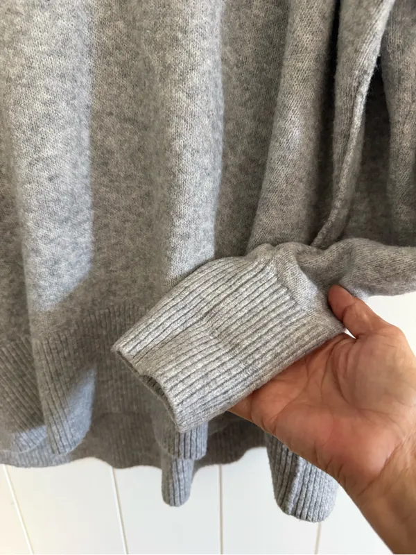 Aerie Oversized V-Neck Lightweight Sweater - Light Gray - Image 6