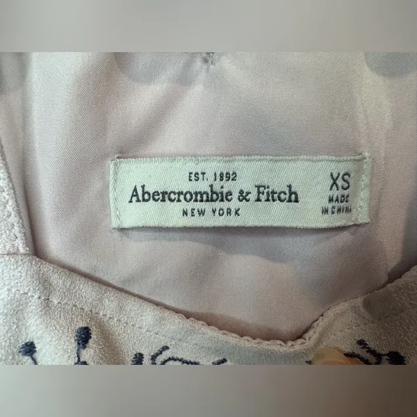 Abercrombie & Fitch Y2K Women's Rose Pink Embroidered Halter Top Size XS‎ - Image 3